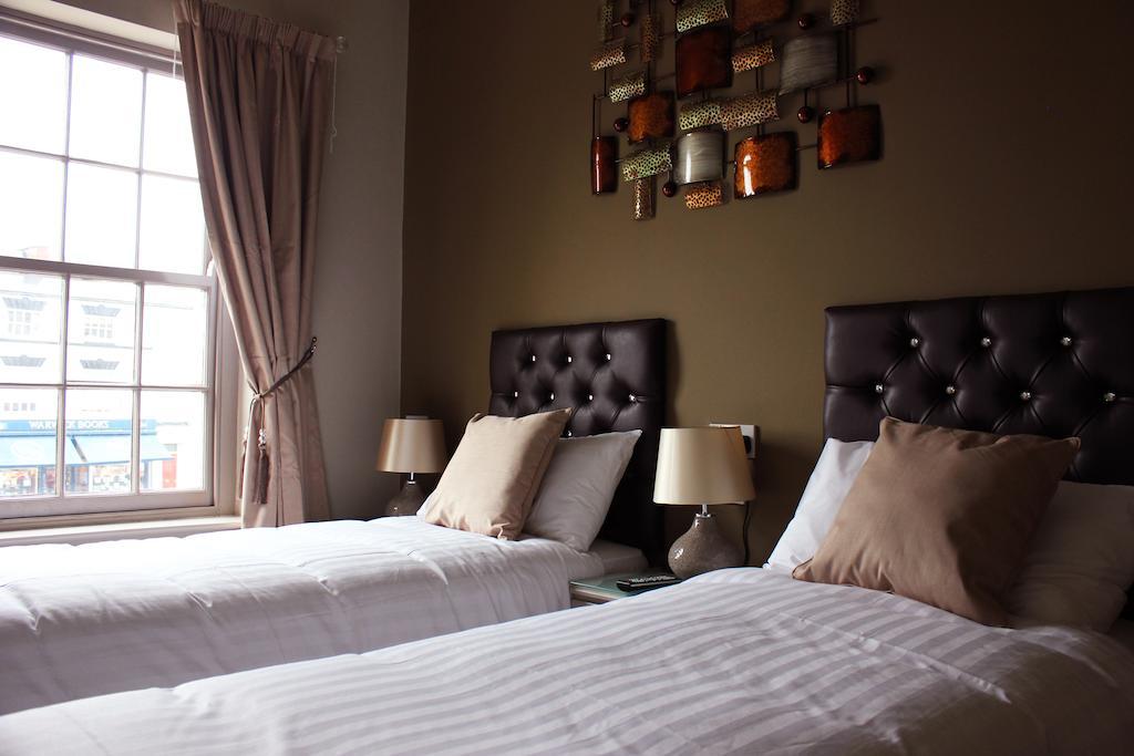 Tilted Wig Hotel Warwick  Cameră foto